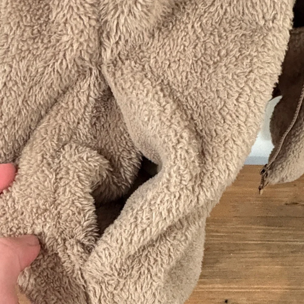 Uniqlo Women's Teddy Zip-Up Jacket in Beige - Picture 3 of 6